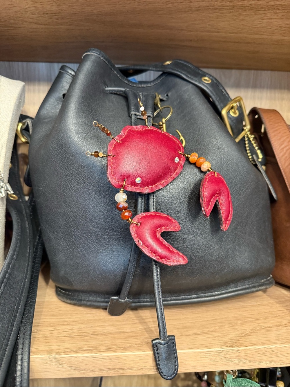 “Garnet” Hand-sewn leather crab Large - Picture 3 of 5